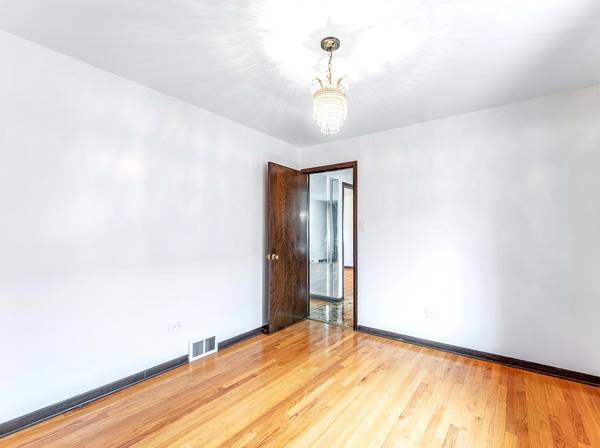 6102 W 64th ST, Chicago, IL 60638