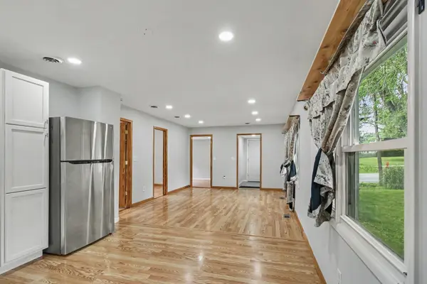 208 W Nippersink RD, Round Lake, IL 60073
