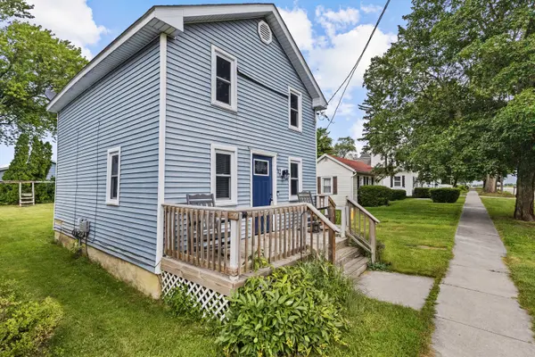 207 E Taylor ST, Grant Park, IL 60940