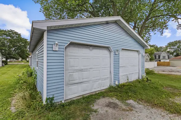 207 E Taylor ST, Grant Park, IL 60940