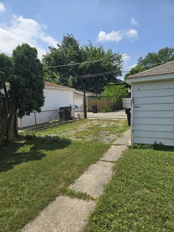 2106 S 22nd AVE, Broadview, IL 60155