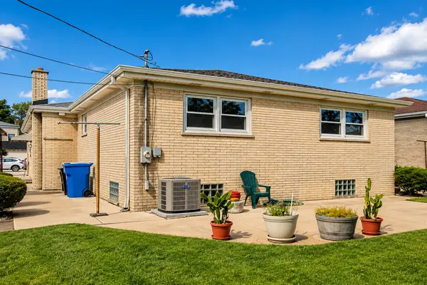 8414 W Brodman AVE, Chicago, IL 60656