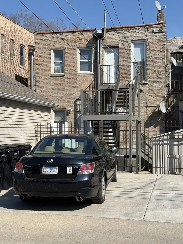 916 S BISHOP ST, Chicago, IL 60607