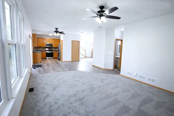 2384 LUNDQUIST DR, Aurora, IL 60503
