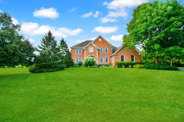 4 E Prairie CT, Hawthorn Woods, IL 60047
