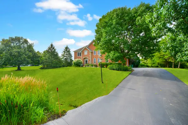 4 E Prairie CT, Hawthorn Woods, IL 60047