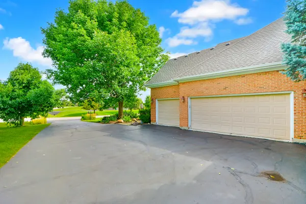 4 E Prairie CT, Hawthorn Woods, IL 60047