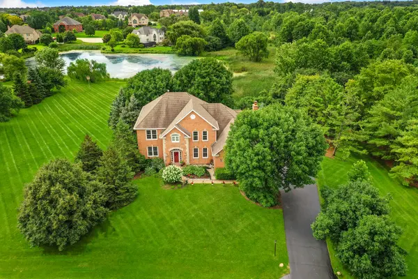 4 E Prairie CT, Hawthorn Woods, IL 60047