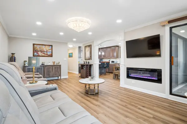 453 Raintree DR #3P, Glen Ellyn, IL 60137