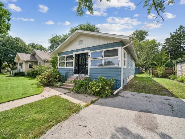208 N Grant ST, Westmont, IL 60559