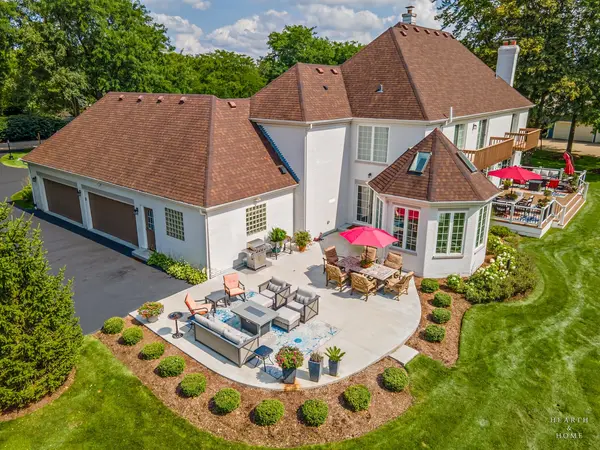 10 Corey DR, Barrington, IL 60010