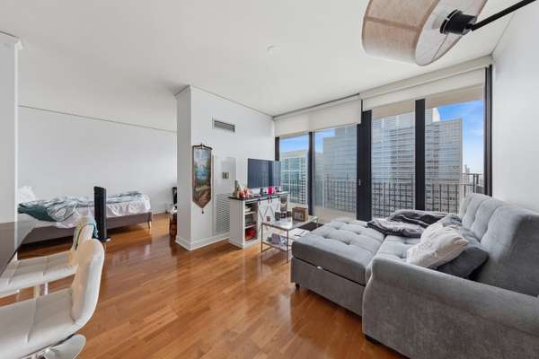 225 N Columbus DR #6009, Chicago, IL 60601