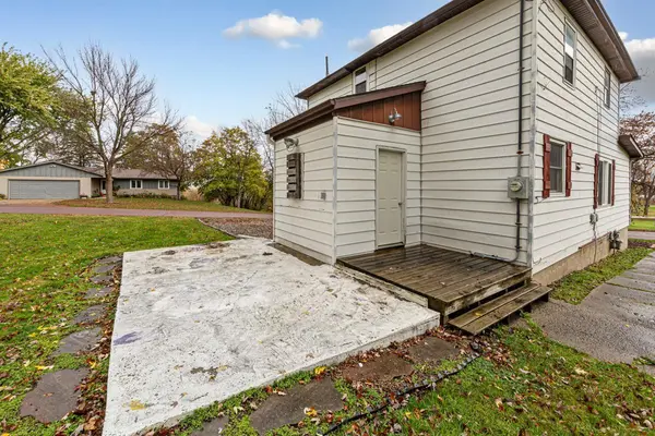 303 3rd ST N, Ellendale, MN 56026