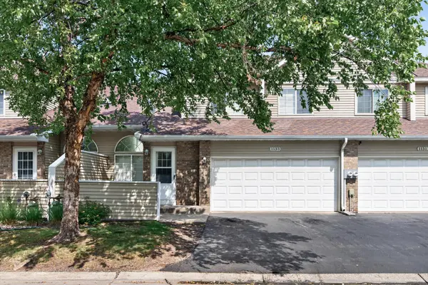 1133 Pecks Woods DR, New Brighton, MN 55112