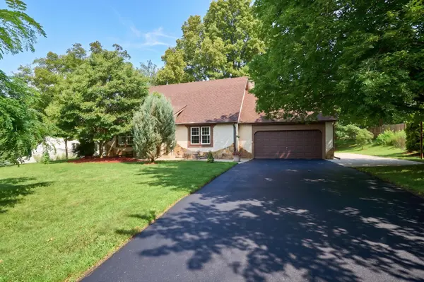 8104 Dakota LN,  Chanhassen,  MN 55317