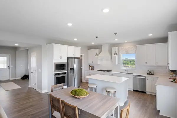 2089 Kestrel DR, Shakopee, MN 55379