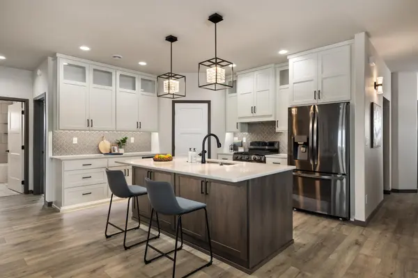 927 Maple ST, Kindred, ND 58051