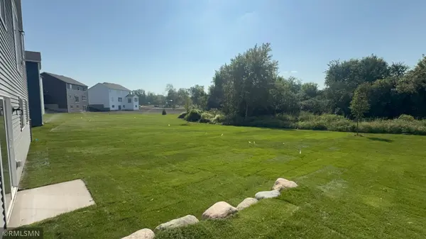 1656 Meadows Dr ST NE, East Bethel, MN 55011