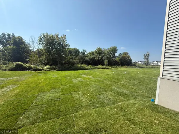 1656 Meadows Dr ST NE, East Bethel, MN 55011