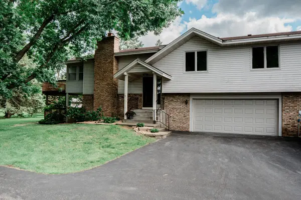 5688 Royal Oaks DR, Shoreview, MN 55126