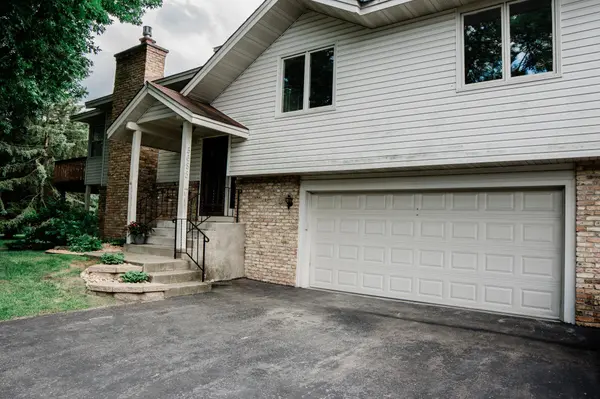 5688 Royal Oaks DR, Shoreview, MN 55126