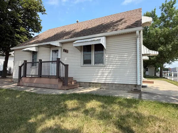 221 E Fletcher ST, Luverne, MN 56156