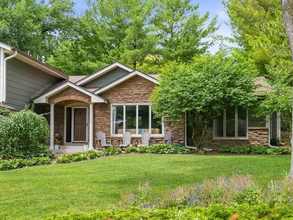 140 Lakeview Terrace BLVD, Waconia, MN 55387