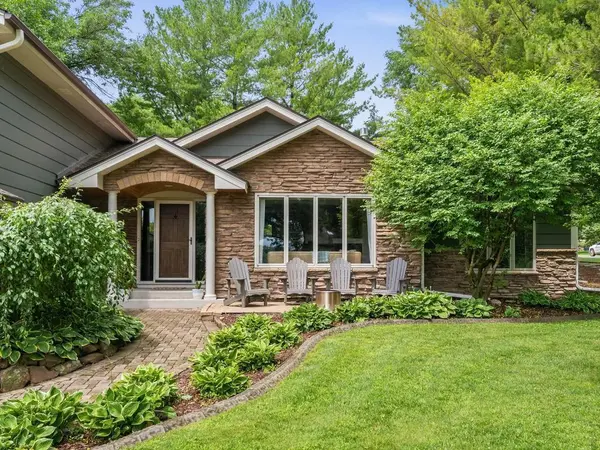 140 Lakeview Terrace BLVD, Waconia, MN 55387