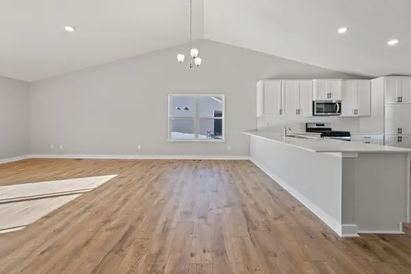 1656 Shasta DR, Shakopee, MN 55379