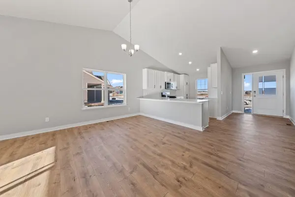 1656 Shasta DR, Shakopee, MN 55379