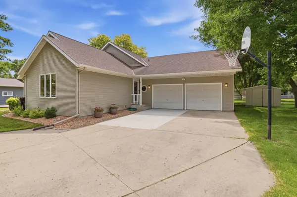 805 26th AVE SW, Willmar, MN 56201
