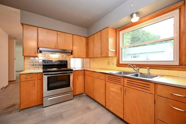 625 Terry LN, Winona, MN 55987