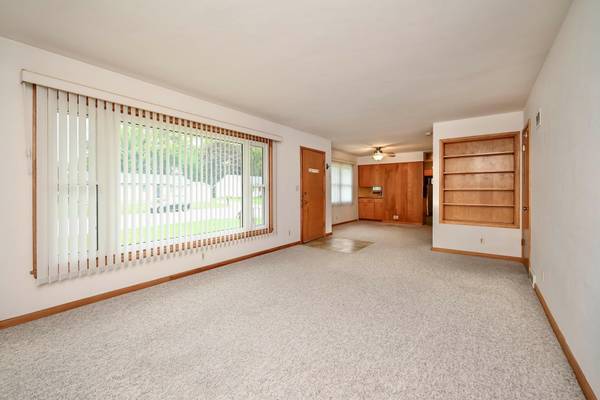 625 Terry LN, Winona, MN 55987