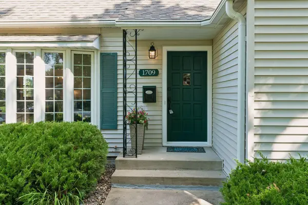 1709 Preston LN, Hopkins, MN 55343