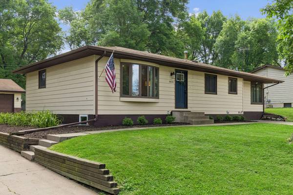 6631 Oakwood ST, Rockford, MN 55373