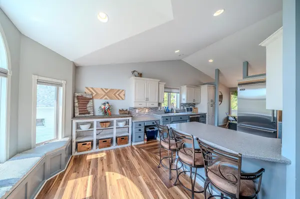2501 PARKVIEW DR S, Fargo, ND 58103