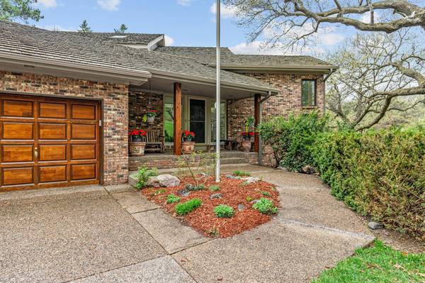5811 Shannon DR, Edina, MN 55439