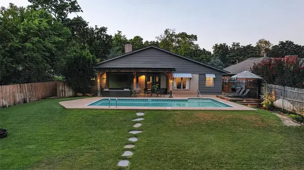 1212 Devonshire CT, Edmond, OK 73034