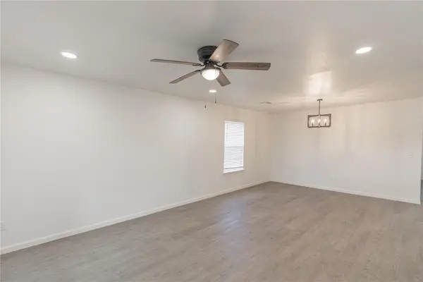 566 Parkhill CIR, Newcastle, OK 73065