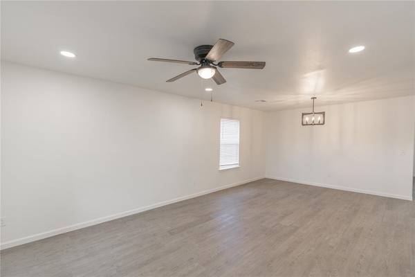 566 Parkhill CIR, Newcastle, OK 73065