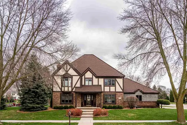 1800 CLIFFVIEW CT, Oshkosh, WI 54901-2505