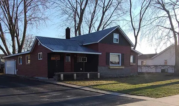 215 UNION ST, Manawa, WI 54949