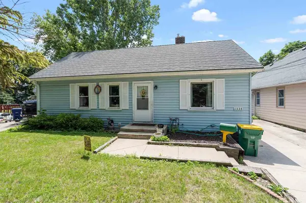 1334 ST CLAIR ST, Green Bay, WI 54301-4327