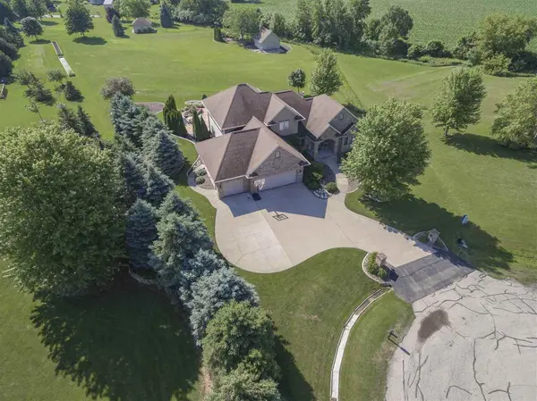 7980 NICHOLE HTS, Neenah, WI 54956