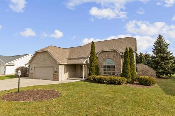 N1232 THRUSH DR, Greenville, WI 54942