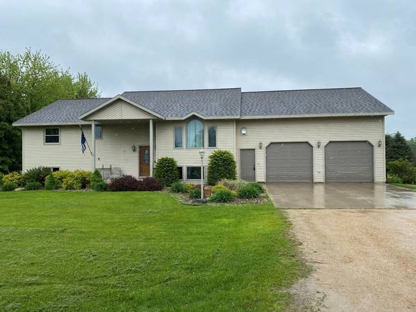 135 HUDSON RD, Clintonville, WI 54929-9094