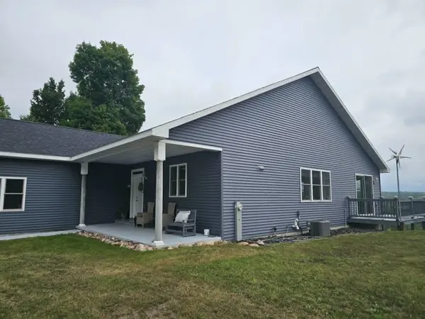 7968 W HERZOG RD, Iron Mountain, MI 49801