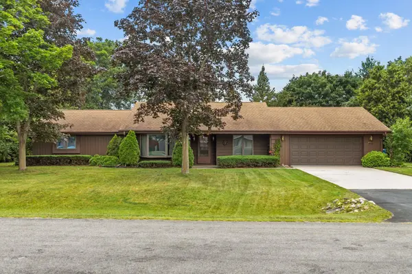 301 OAK MANOR DR, Oshkosh, WI 54904