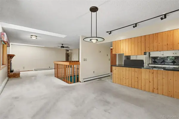 8611 W 71st CIR, Arvada, CO 80004