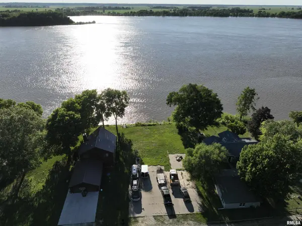 555 FRONT ST, Oquawka, IL 61469